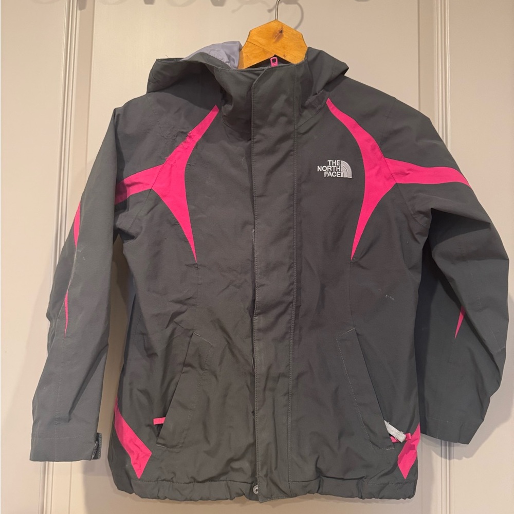 The North Face girls' ski jacket
Size 7/8 girls
